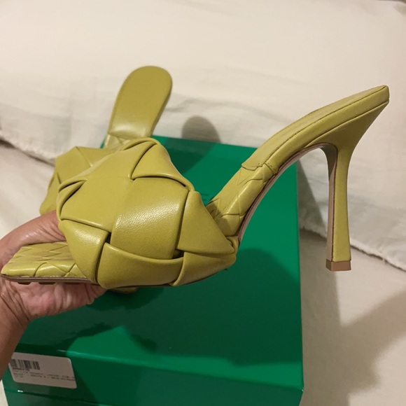 Bottega Veneta sandals in color ice. - Picture 2 of 11